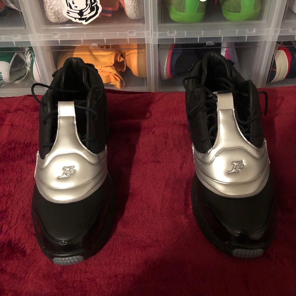 Size 11 unworn Allen Iverson V